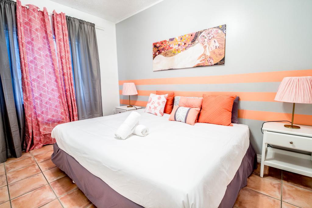Ocean Walk Apartments Маями Бийч Екстериор снимка